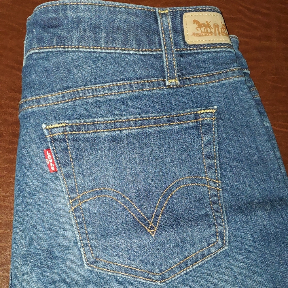 Levi's shorts, size 10 - Picture 5 of 5